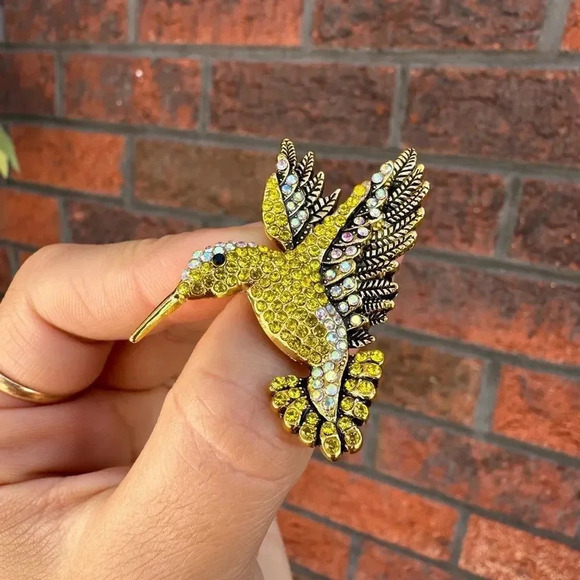 Hummingbird Gold Crystal Pin Brooch - Picture 5 of 9